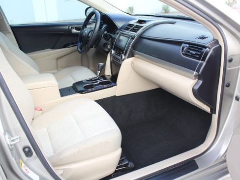 Used 2014 Toyota Camry LE FWD image 18