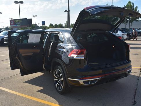 Used 2022 Volkswagen Atlas Cross Sport SEL Premium R-Line AWD/4WD image 17