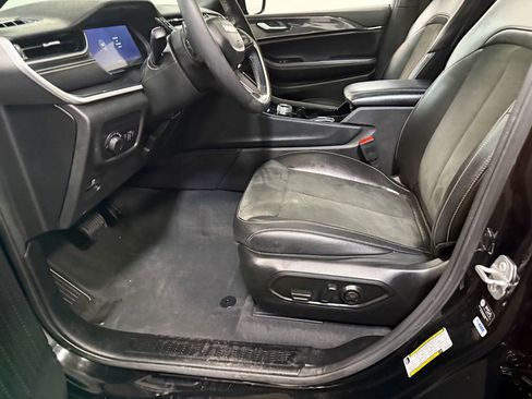 Used 2023 Jeep Grand Cherokee L Laredo image 58