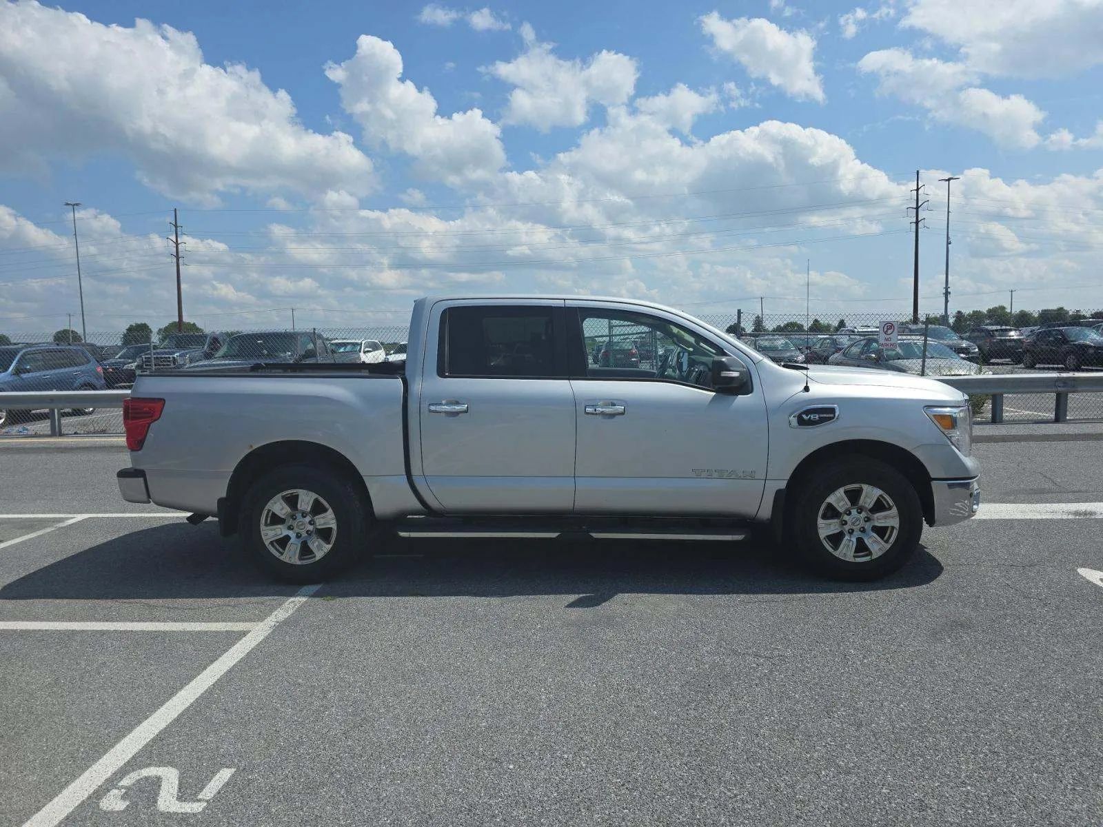 Used 2017 Nissan Titan SV AWD/4WD image 2