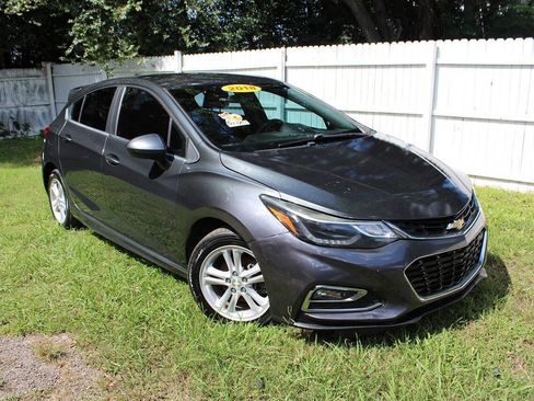 Used 2018 Chevrolet Cruze LT w/ Convenience Package image 3