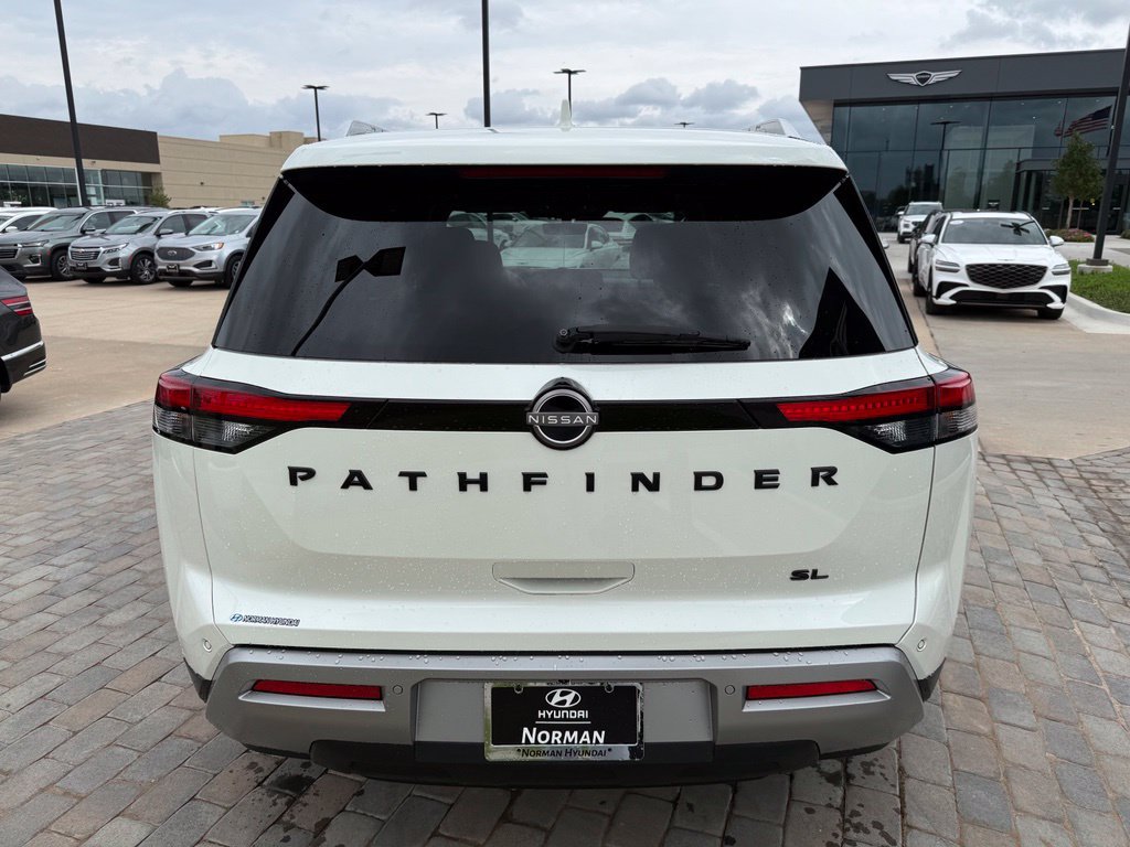 Used 2023 Nissan Pathfinder SL w/ Lighting Package (N92) FWD image 4