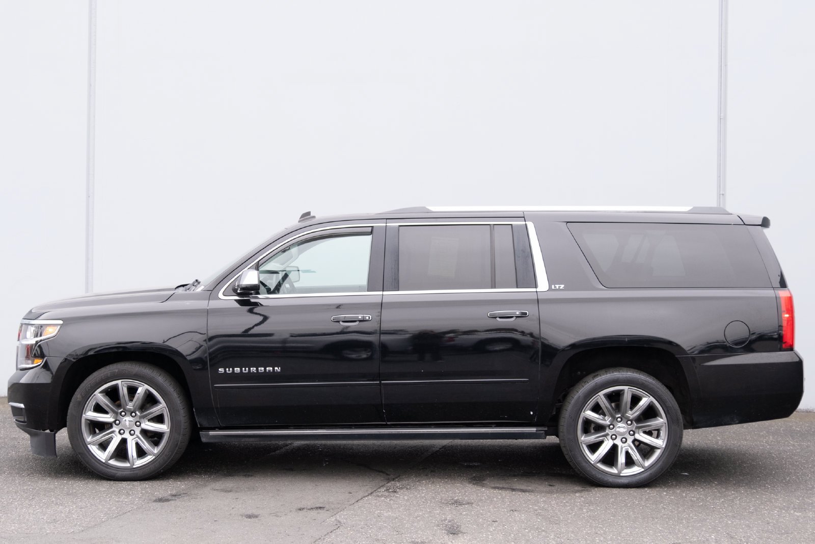 Used 2015 Chevrolet Suburban LTZ AWD/4WD image 28
