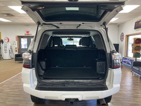 Used 2016 Toyota 4Runner SR5 Premium image 15