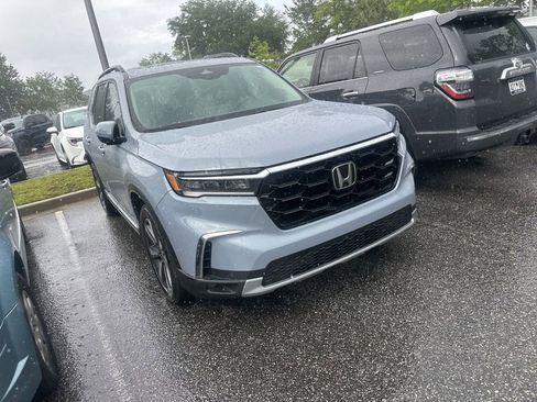 Used 2025 Honda Pilot Elite image 2