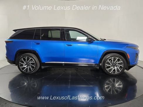 Used 2025 Jeep Wagoneer S Limited AWD/4WD image 7