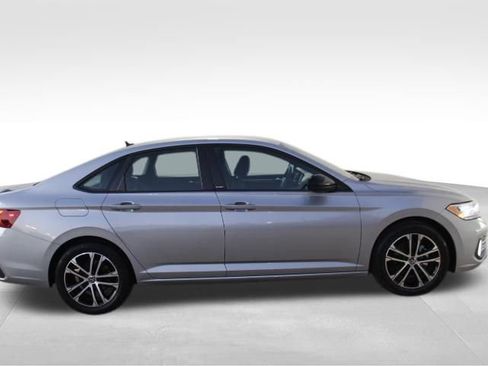 Used 2023 Volkswagen Jetta Sport image 5