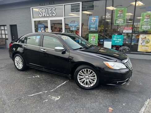 Used 2011 Chrysler 200 Limited image 3