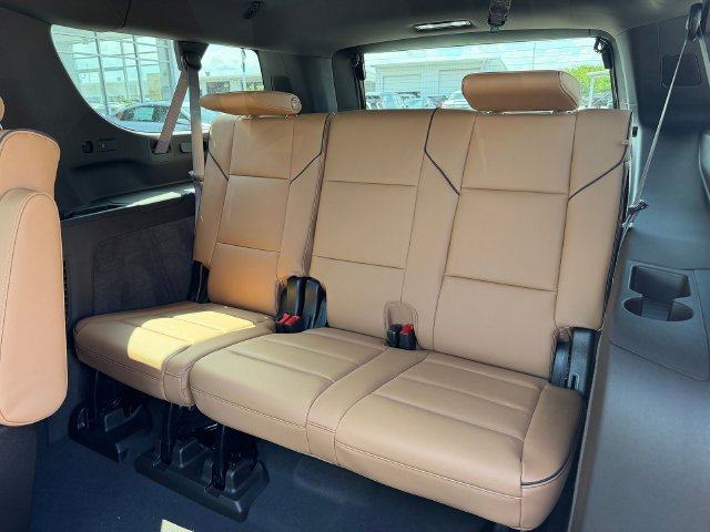 New 2026 Cadillac Escalade ESV Luxury w/ Touring Package AWD/4WD image 9