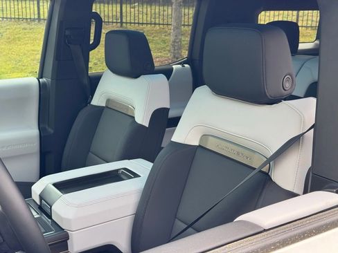 New 2025 GMC Hummer EV 3X w/ LPO, Illumination Package image 17