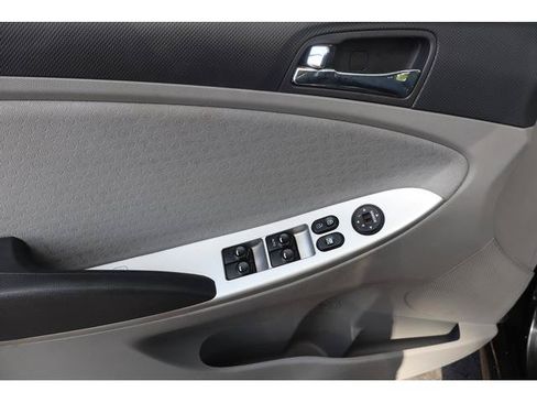 Used 2014 Hyundai Accent SE FWD image 13