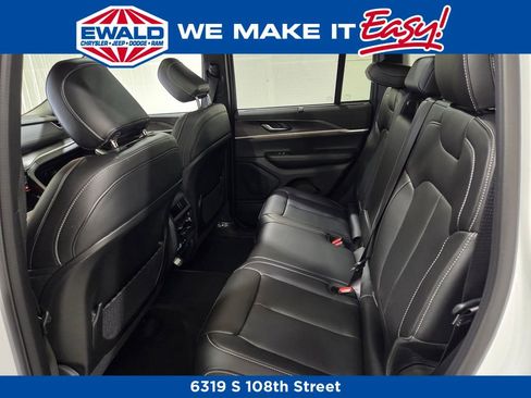 New 2025 Jeep Grand Cherokee Limited w/ Luxury Tech Group II image 8