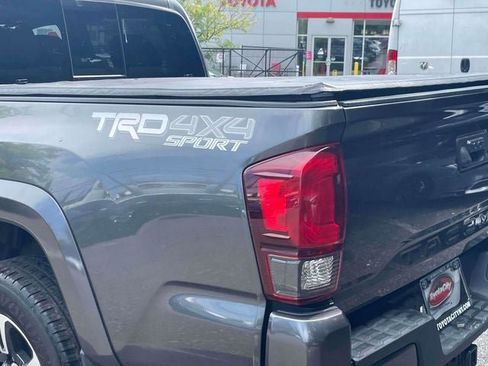 Used 2019 Toyota Tacoma TRD Sport AWD/4WD image 13