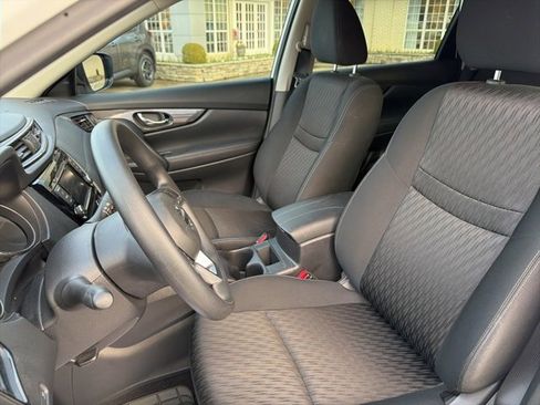 Used 2018 Nissan Rogue S image 9