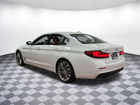 Certified 2023 BMW 530e xDrive w/ Premium Package image 3