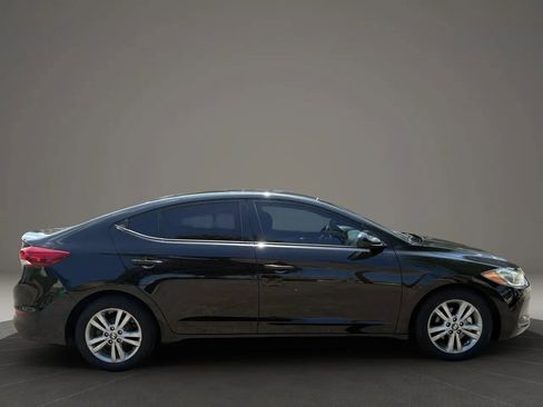 Used 2017 Hyundai Elantra SE FWD image 5