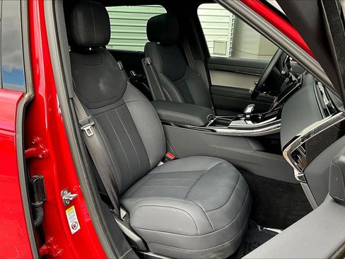 Used 2025 Land Rover Range Rover Sport SE image 7