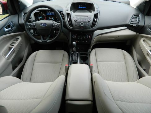 Used 2017 Ford Escape SE image 13