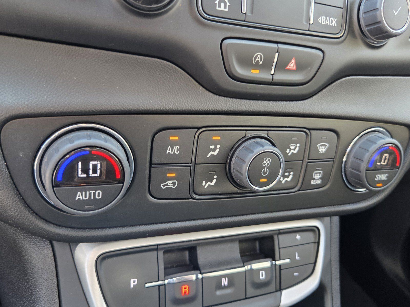 Certified 2023 GMC Terrain SLT FWD image 30