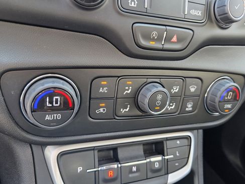 Certified 2023 GMC Terrain SLT FWD image 30