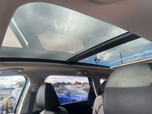 Certified 2025 Kia Sorento S w/ Panoramic Sunroof Package image 8