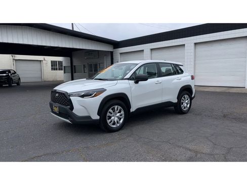 Used 2024 Toyota Corolla Cross L image 7