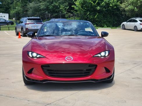 Used 2025 MAZDA MX-5 Miata Club RWD image 2