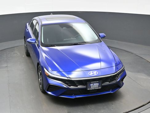 Certified 2025 Hyundai Elantra SEL image 37