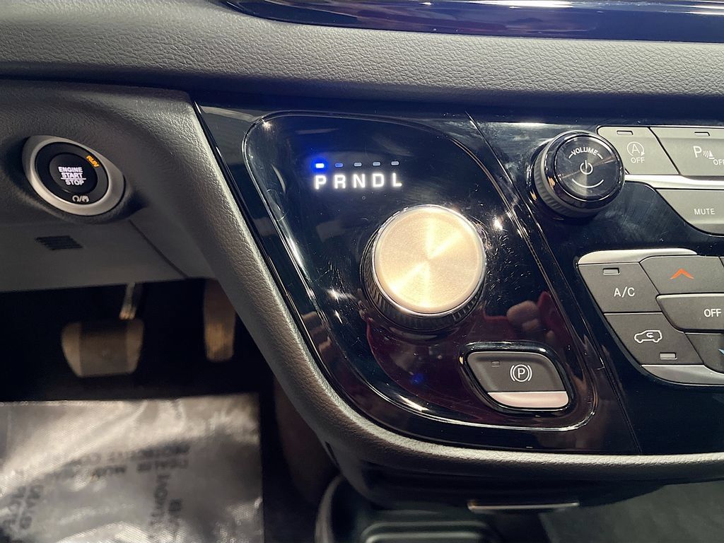 Used 2026 Chrysler Pacifica Select FWD image 16
