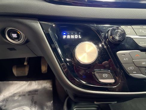 Used 2026 Chrysler Pacifica Select FWD image 16