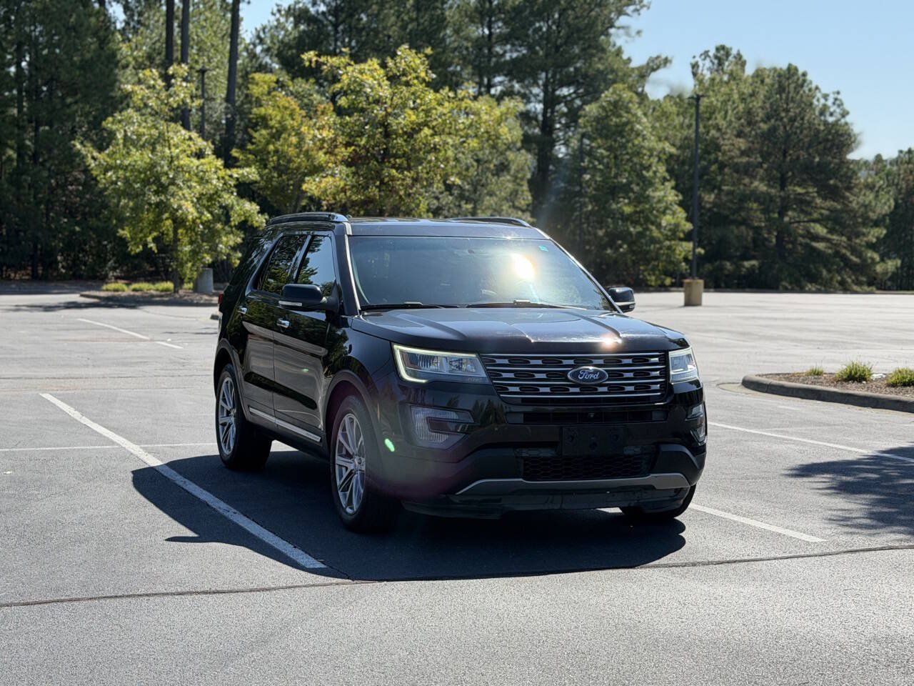 Used 2017 Ford Explorer Limited FWD image 1