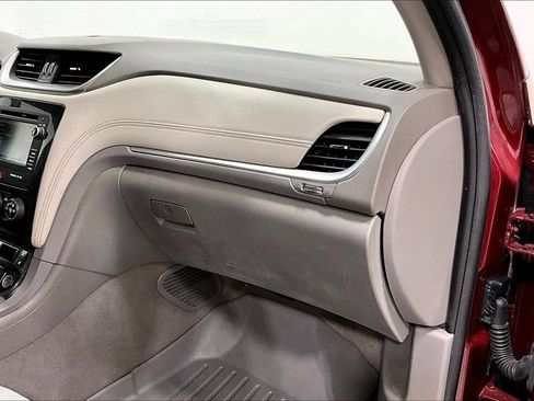 Used 2016 Chevrolet Traverse LT FWD image 19
