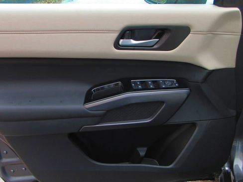 New 2026 Nissan Pathfinder SL w/ SL Premium Package image 18