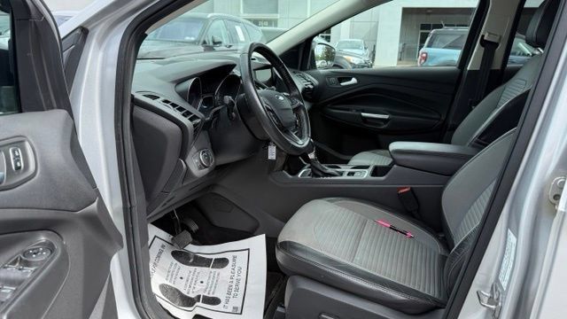 Used 2017 Ford Escape SE w/ Equipment Group 201A AWD/4WD image 9