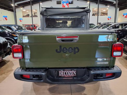 Used 2023 Jeep Gladiator Sport AWD/4WD image 5