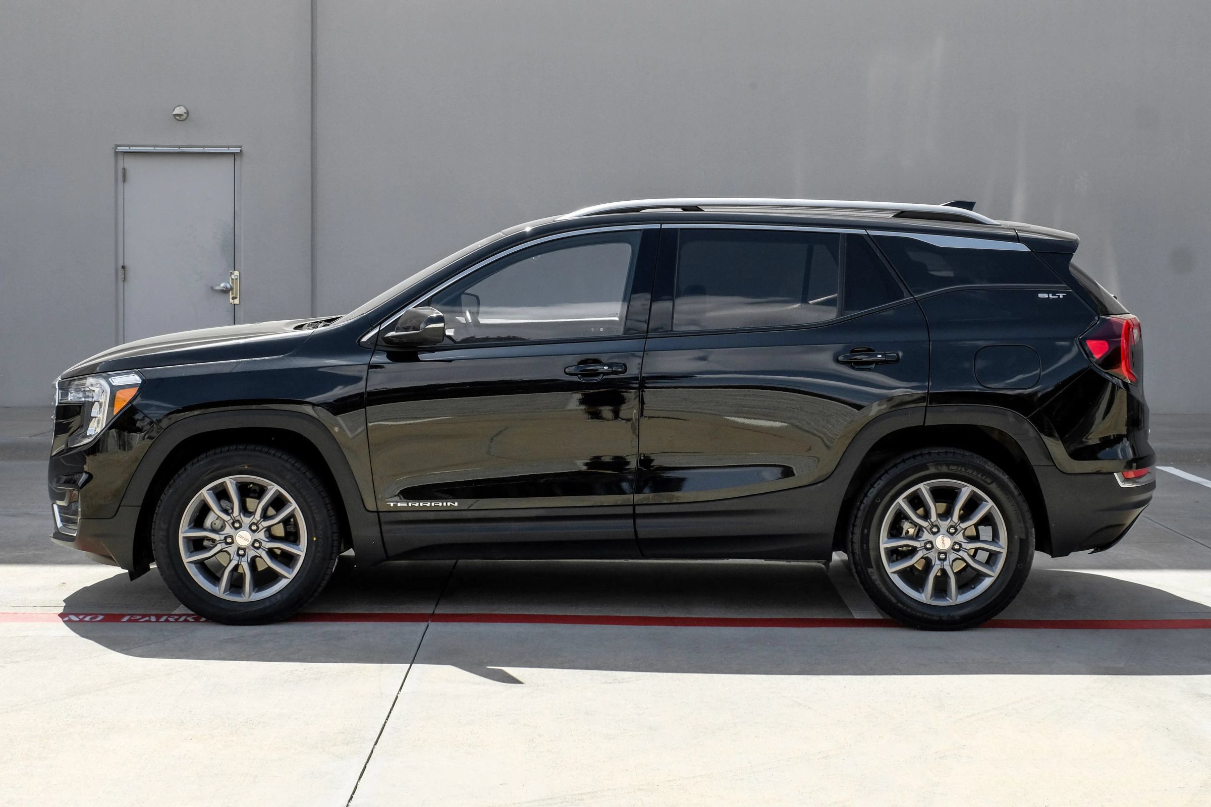 Used 2023 GMC Terrain SLT AWD/4WD image 10