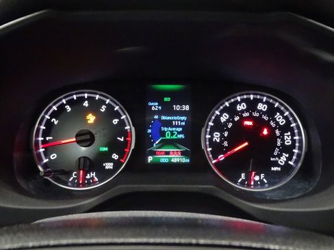 Used 2021 Toyota RAV4 XLE w/ Convenience Package FWD image 28