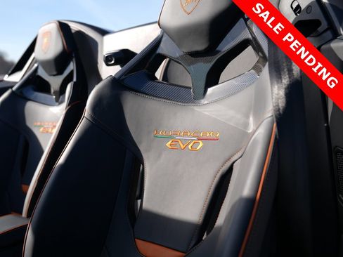 Used 2024 Lamborghini Huracan EVO image 22