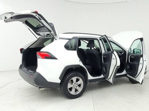 Used 2025 Toyota RAV4 XLE AWD/4WD image 12