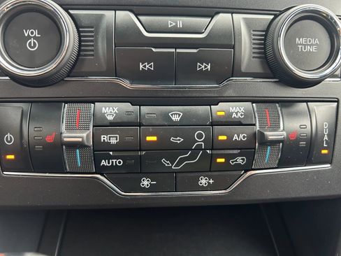 Used 2019 Ford Explorer XLT w/ Equipment Group 202A image 24