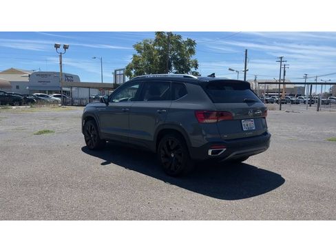 Used 2024 Volkswagen Taos SE w/ Panoramic Sunroof Package AWD/4WD image 9