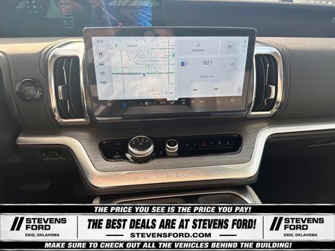 Used 2025 Ford Expedition Platinum w/ Driver's Package AWD/4WD image 31