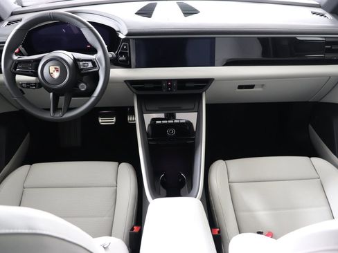 Certified 2025 Porsche Macan 4S Electric AWD/4WD image 19