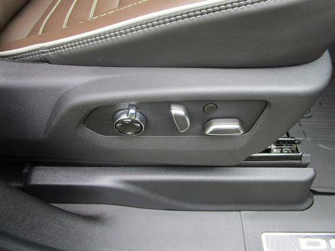 New 2026 GMC Yukon Denali Ultimate AWD/4WD image 27