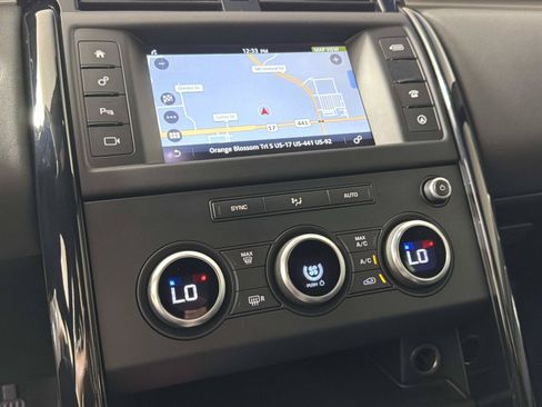 Used 2017 Land Rover Discovery SE AWD/4WD image 20