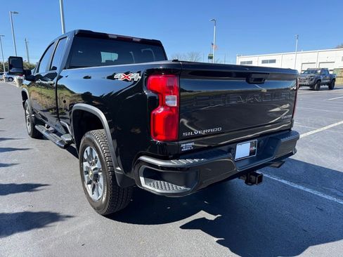 Used 2021 Chevrolet Silverado 2500 Custom w/ Infotainment Package image 4