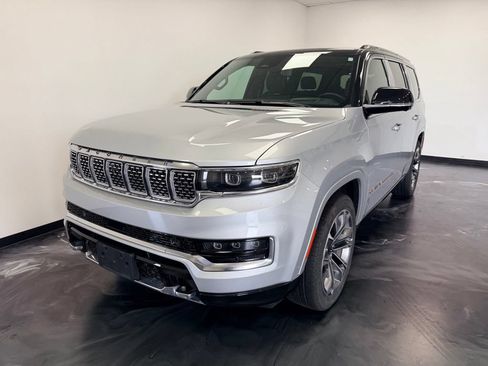 Used 2025 Jeep Grand Wagoneer Series III w/ Rear-Seat Entertainment Group AWD/4WD image 3
