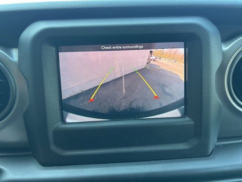 Used 2022 Jeep Wrangler Unlimited Sport AWD/4WD image 16