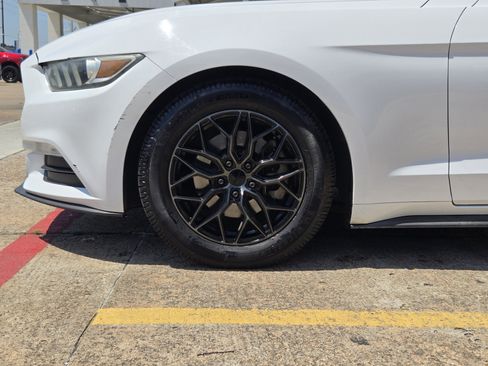 Used 2017 Ford Mustang Coupe RWD image 5