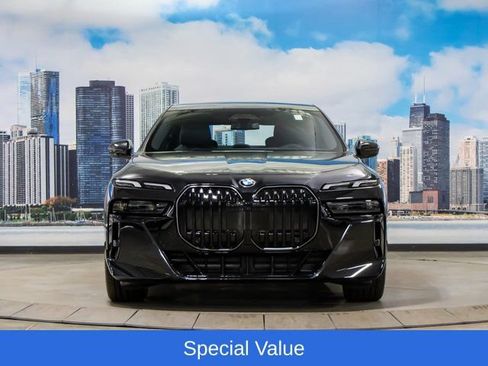 Used 2025 BMW 760i xDrive w/ Premium Package AWD/4WD image 3